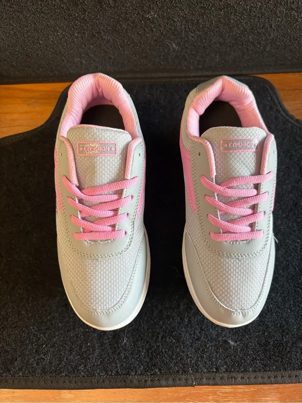 Girls Chunky Gray Pink Sneakers Size 35 / US Kids 3.5–4